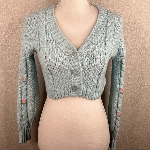 Wild Fable Y2K 90's Knit Embroidered Rose Long Sleeve Cropped Sweater Size M - Picture 2 of 6